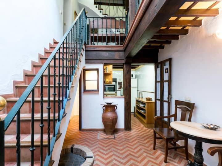 Historic House In The City Center Sevilla Bagian luar foto